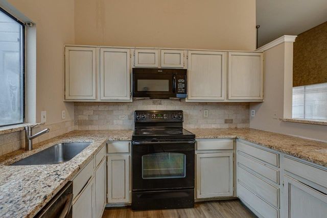 10611 Woodleaf Drive, Dallas, TX 75227