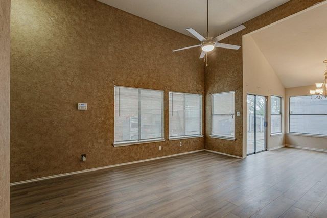 10611 Woodleaf Drive, Dallas, TX 75227