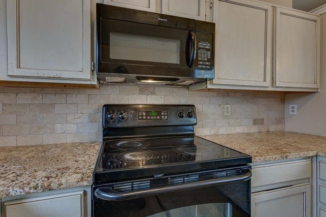 10611 Woodleaf Drive, Dallas, TX 75227