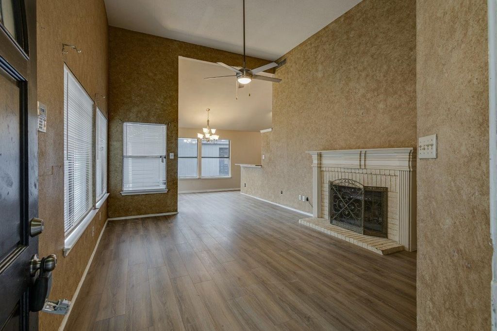 10611 Woodleaf Drive, Dallas, TX 75227