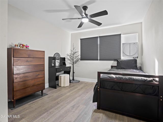 1112 E Avenue J4, Lancaster, CA 93535