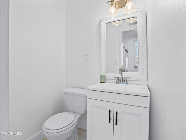 1112 E Avenue J4, Lancaster, CA 93535