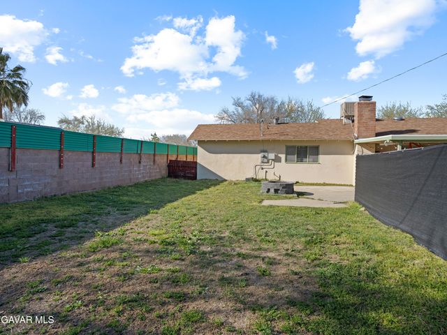 1112 E Avenue J4, Lancaster, CA 93535