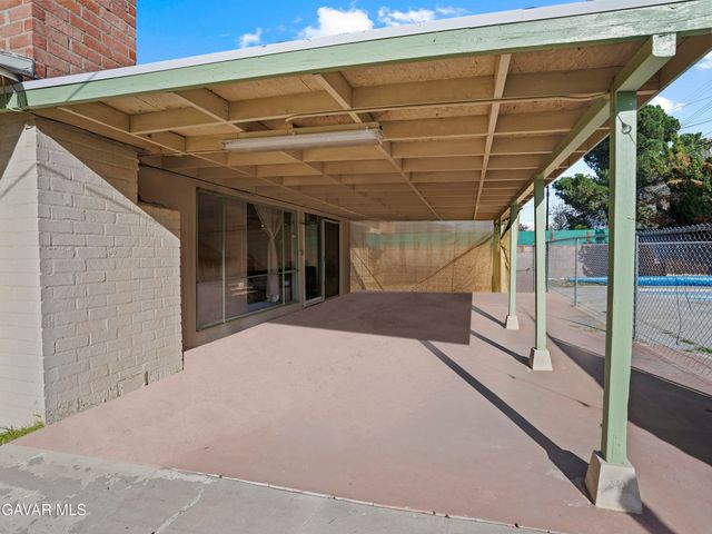 1112 E Avenue J4, Lancaster, CA 93535