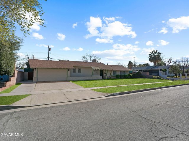 1112 E Avenue J4, Lancaster, CA 93535