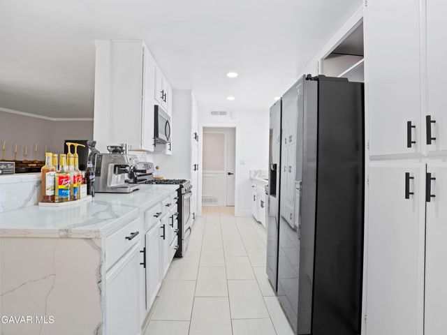 1112 E Avenue J4, Lancaster, CA 93535