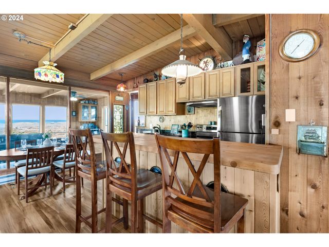 1807 N PROM, Seaside, OR 97138