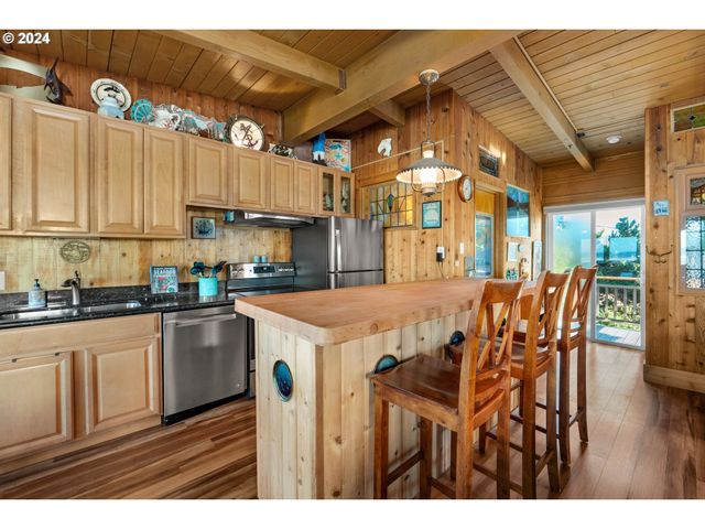 1807 N PROM, Seaside, OR 97138