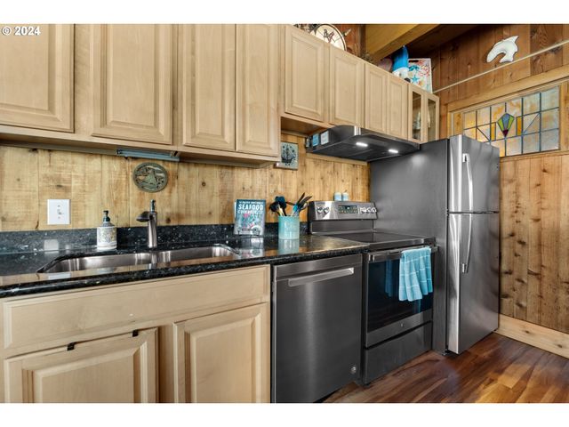 1807 N PROM, Seaside, OR 97138