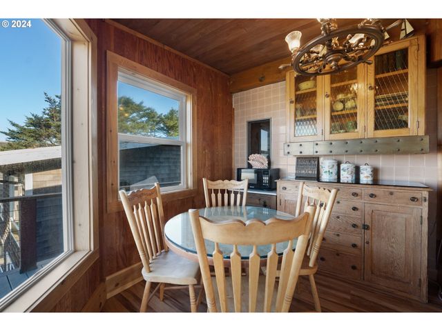 1807 N PROM, Seaside, OR 97138
