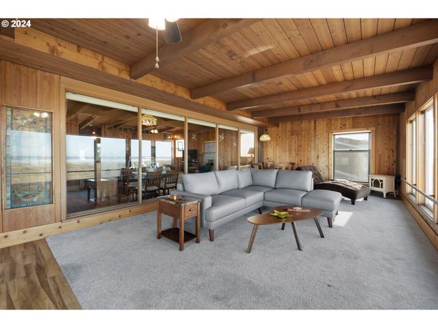 1807 N PROM, Seaside, OR 97138