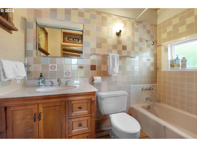 1807 N PROM, Seaside, OR 97138