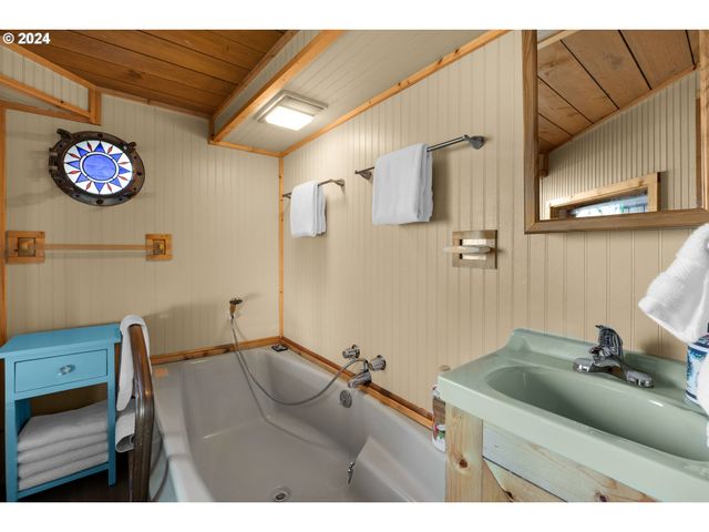 1807 N PROM, Seaside, OR 97138