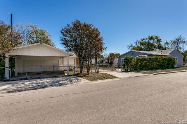 2643 W Craig Pl, San Antonio, TX 78228