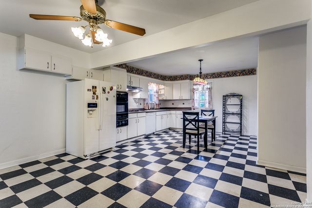 2643 W Craig Pl, San Antonio, TX 78228