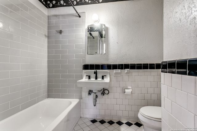 2643 W Craig Pl, San Antonio, TX 78228