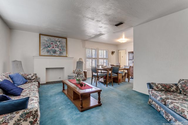 2643 W Craig Pl, San Antonio, TX 78228