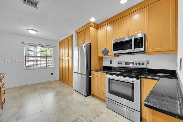 5520 NW 49th Ave, Coconut Creek, FL 33073