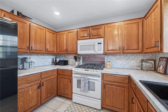 703 Ditmars Road, Prairie Grove, AR 72753