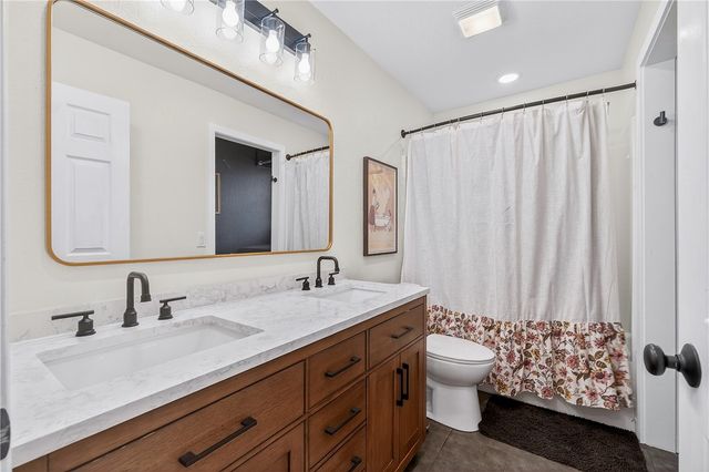 703 Ditmars Road, Prairie Grove, AR 72753