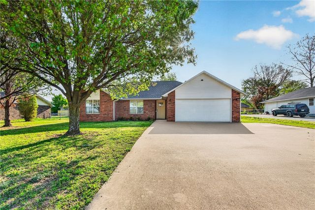 703 Ditmars Road, Prairie Grove, AR 72753