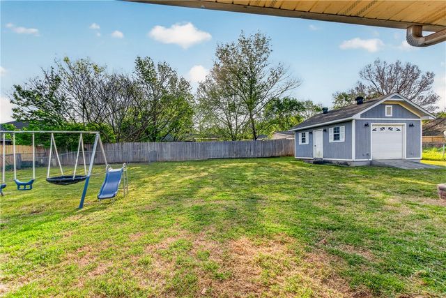 703 Ditmars Road, Prairie Grove, AR 72753