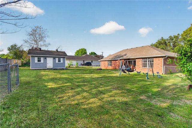 703 Ditmars Road, Prairie Grove, AR 72753