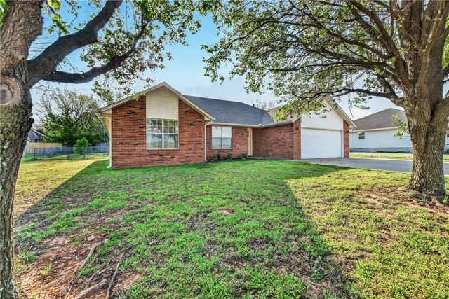 703 Ditmars Road, Prairie Grove, AR 72753