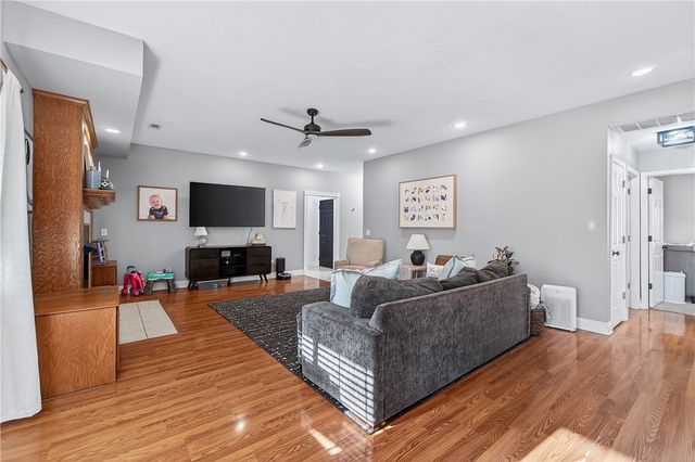 703 Ditmars Road, Prairie Grove, AR 72753