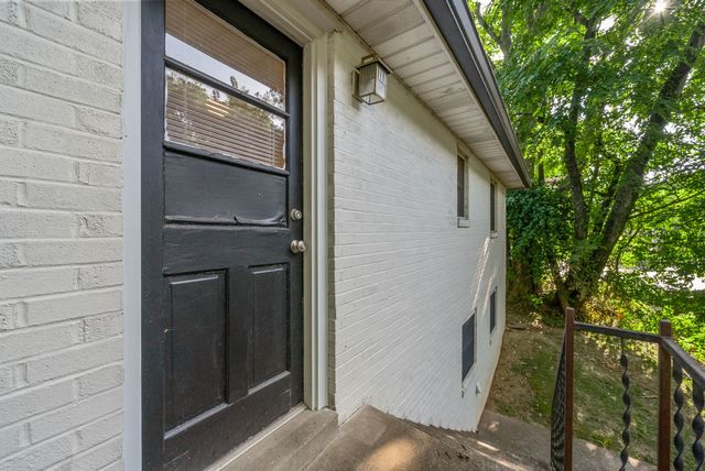 1862 Memorial Dr Apt C, Clarksville, TN 37043