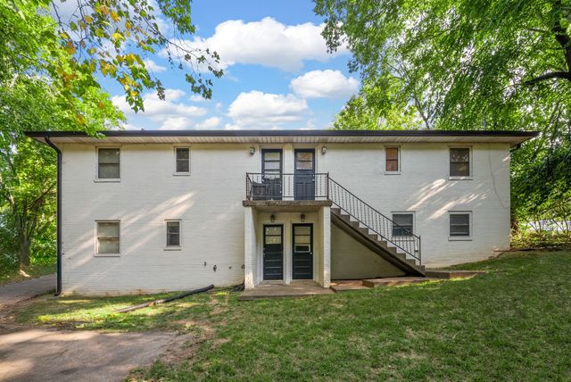 1862 Memorial Dr Apt C, Clarksville, TN 37043