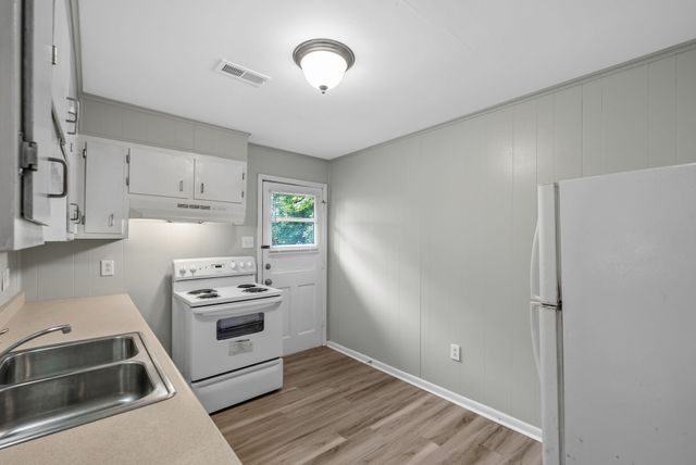 1862 Memorial Dr Apt C, Clarksville, TN 37043