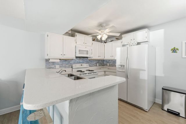 14 N Willow Dr Apt 3, Surfside Beach, SC 29575