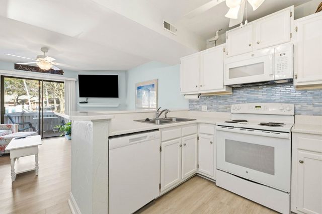 14 N Willow Dr Apt 3, Surfside Beach, SC 29575