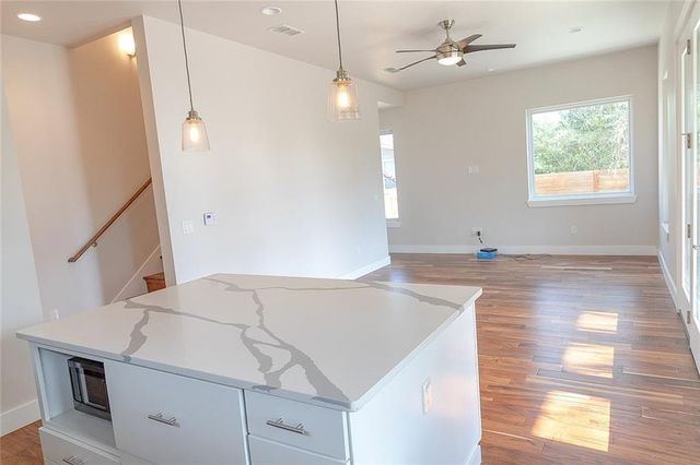 2509 Del Curto RD A, Austin, TX 78704