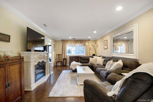 36 Blue Point Road E, Holtsville, NY 11742