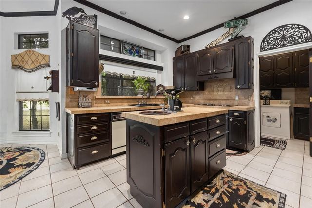 2 Sunset Lane, Fort Worth, TX 76108