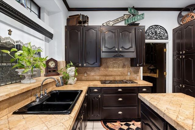 2 Sunset Lane, Fort Worth, TX 76108