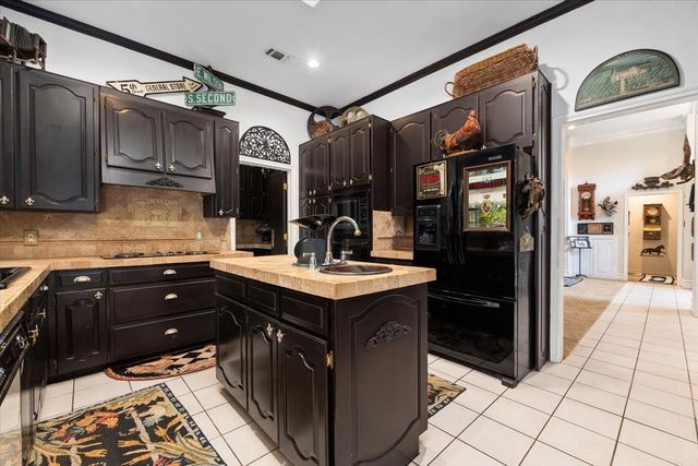 2 Sunset Lane, Fort Worth, TX 76108