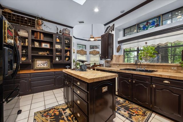 2 Sunset Lane, Fort Worth, TX 76108