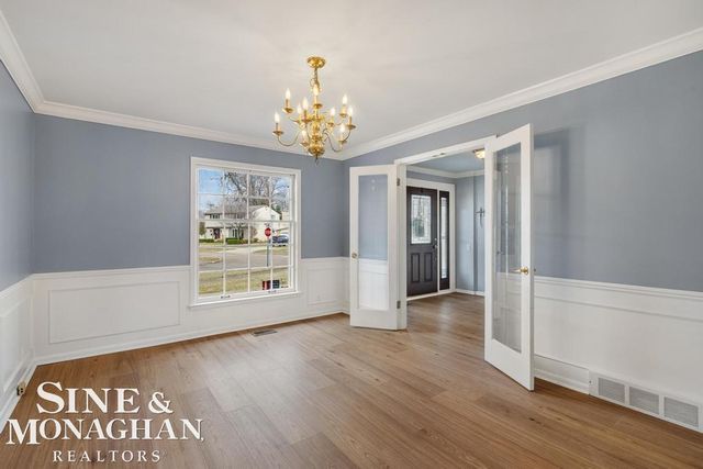 715 Pear Tree Lane, Grosse Pointe Woods, MI 48236