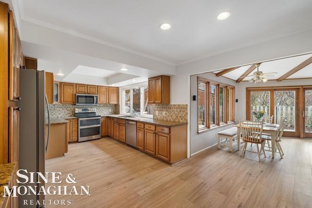 715 Pear Tree Lane, Grosse Pointe Woods, MI 48236