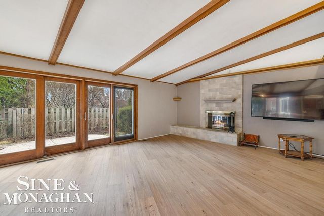 715 Pear Tree Lane, Grosse Pointe Woods, MI 48236