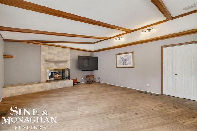 715 Pear Tree Lane, Grosse Pointe Woods, MI 48236