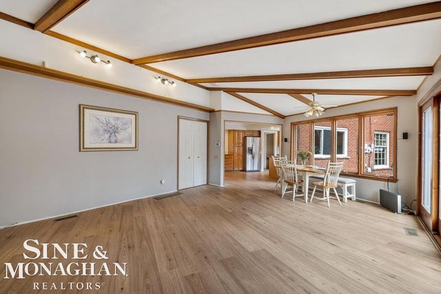 715 Pear Tree Lane, Grosse Pointe Woods, MI 48236