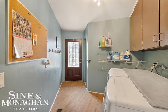 715 Pear Tree Lane, Grosse Pointe Woods, MI 48236