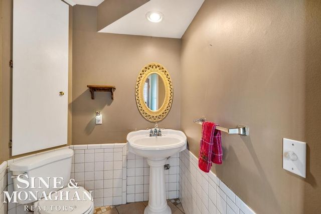 715 Pear Tree Lane, Grosse Pointe Woods, MI 48236