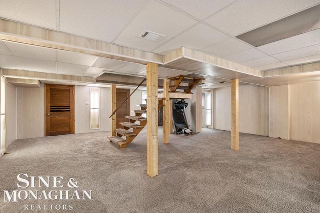 715 Pear Tree Lane, Grosse Pointe Woods, MI 48236