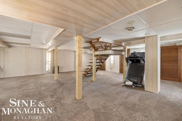 715 Pear Tree Lane, Grosse Pointe Woods, MI 48236