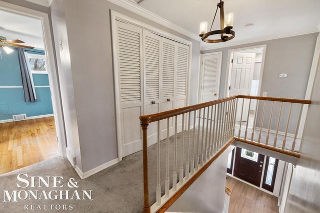 715 Pear Tree Lane, Grosse Pointe Woods, MI 48236